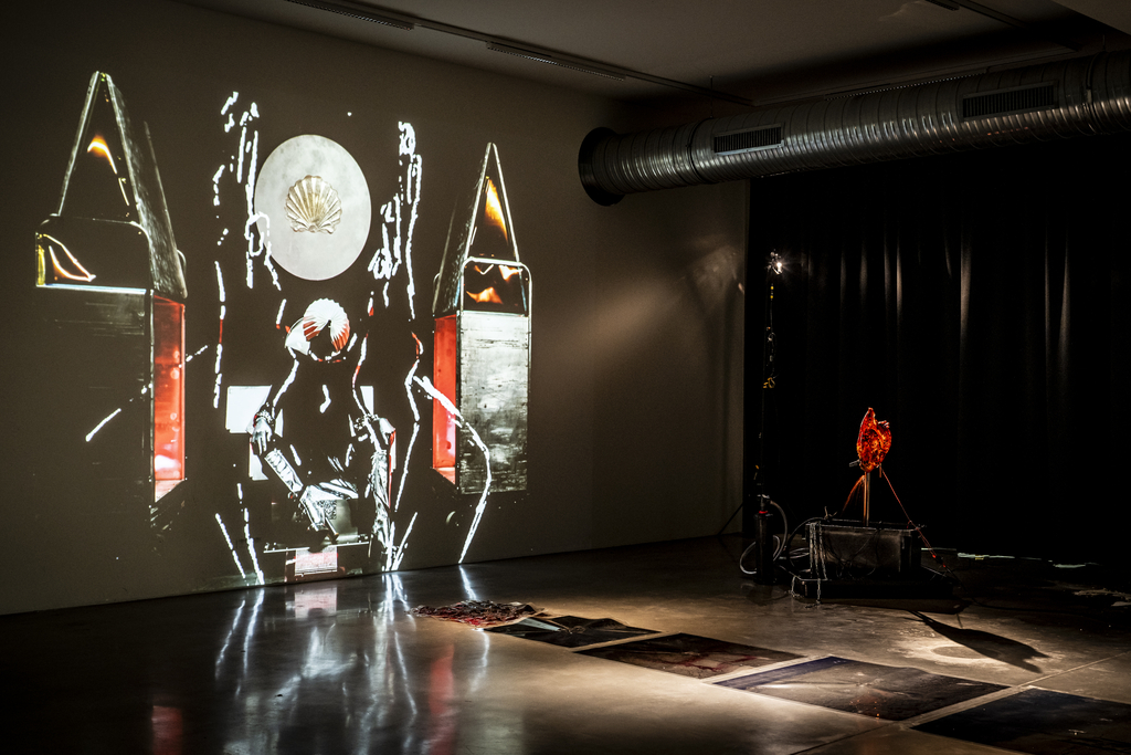 Foto von einer Videoinstallation auf der Ausstellung