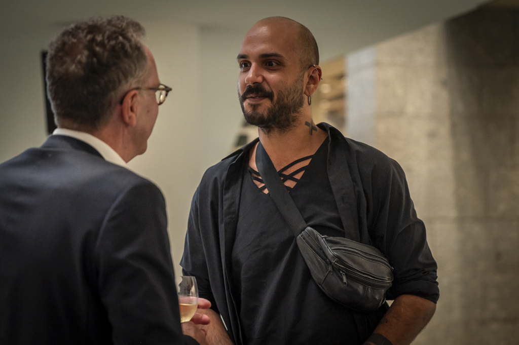 Freudiger Austausch beim Stehempfang nach der Verleihung