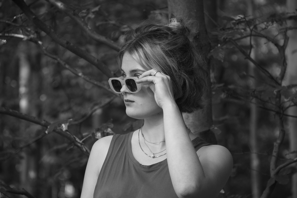 Porträtfoto von Aline Müller in schwarz-weiß, Link auf Bernd-Alois-Zimmermann-Stipendium für zeitgenössische Musik 2025