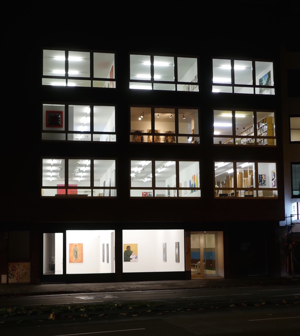 Auf dem Foto sieht man die Fassade der Galerie Seippel.