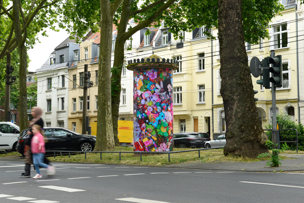 Bild der Kunstsäule "Abadoned Toys"