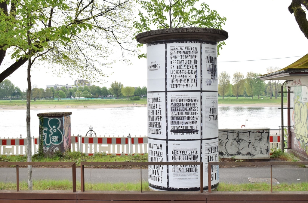 Foto der neuen Kunstsäule von Suse Itzel