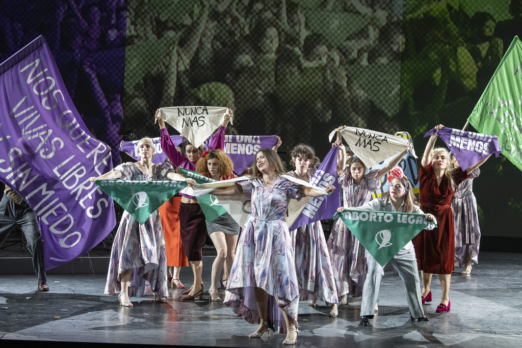 Bühnenfoto aus der Kölner Inszenierung von "María de Buenos Aires"