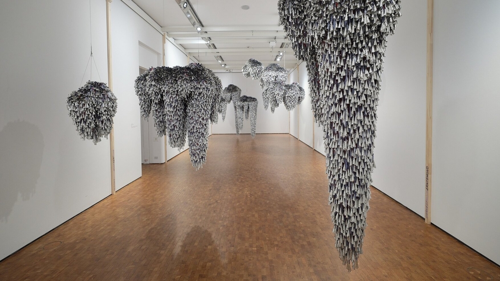 Ausstellung: HIER UND JETZT