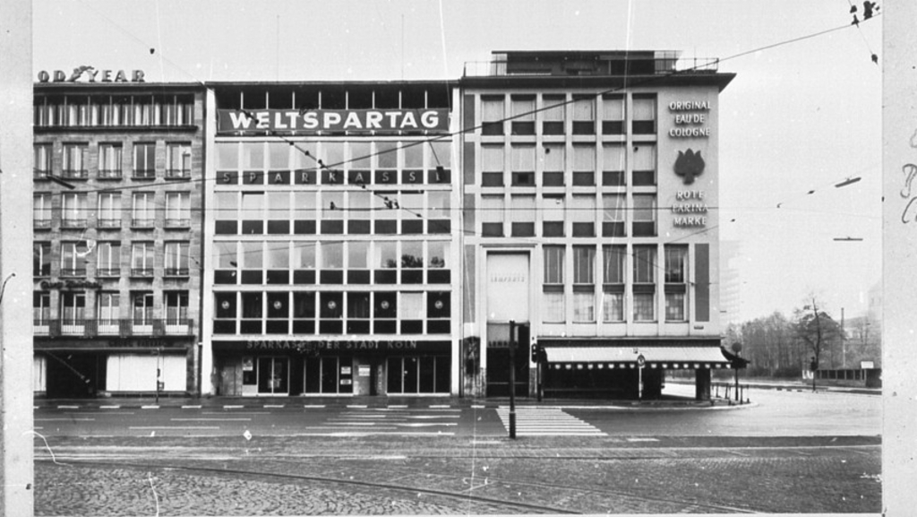 Schwarz-Weiß Aufnahme vom Neumarkt, Ost-Seite mit Blick auf die Cäcilienstraße im Herbst 1961