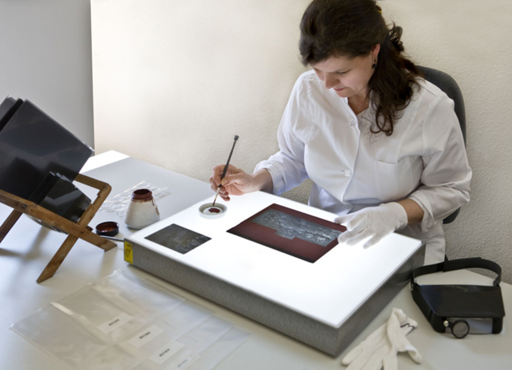 Negativrestaurierung im Rheinischen Bildarchiv