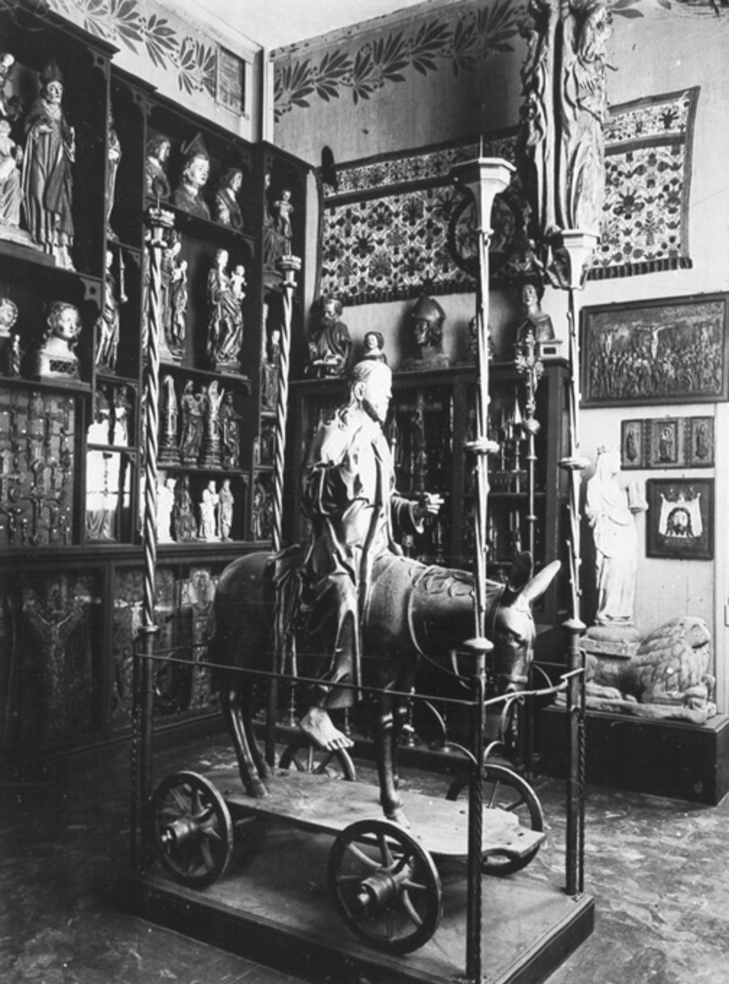 Die erste Sammlung Schnütgen im Anbau des damaligen Kunstgewerbemuseums, RBA MF601447