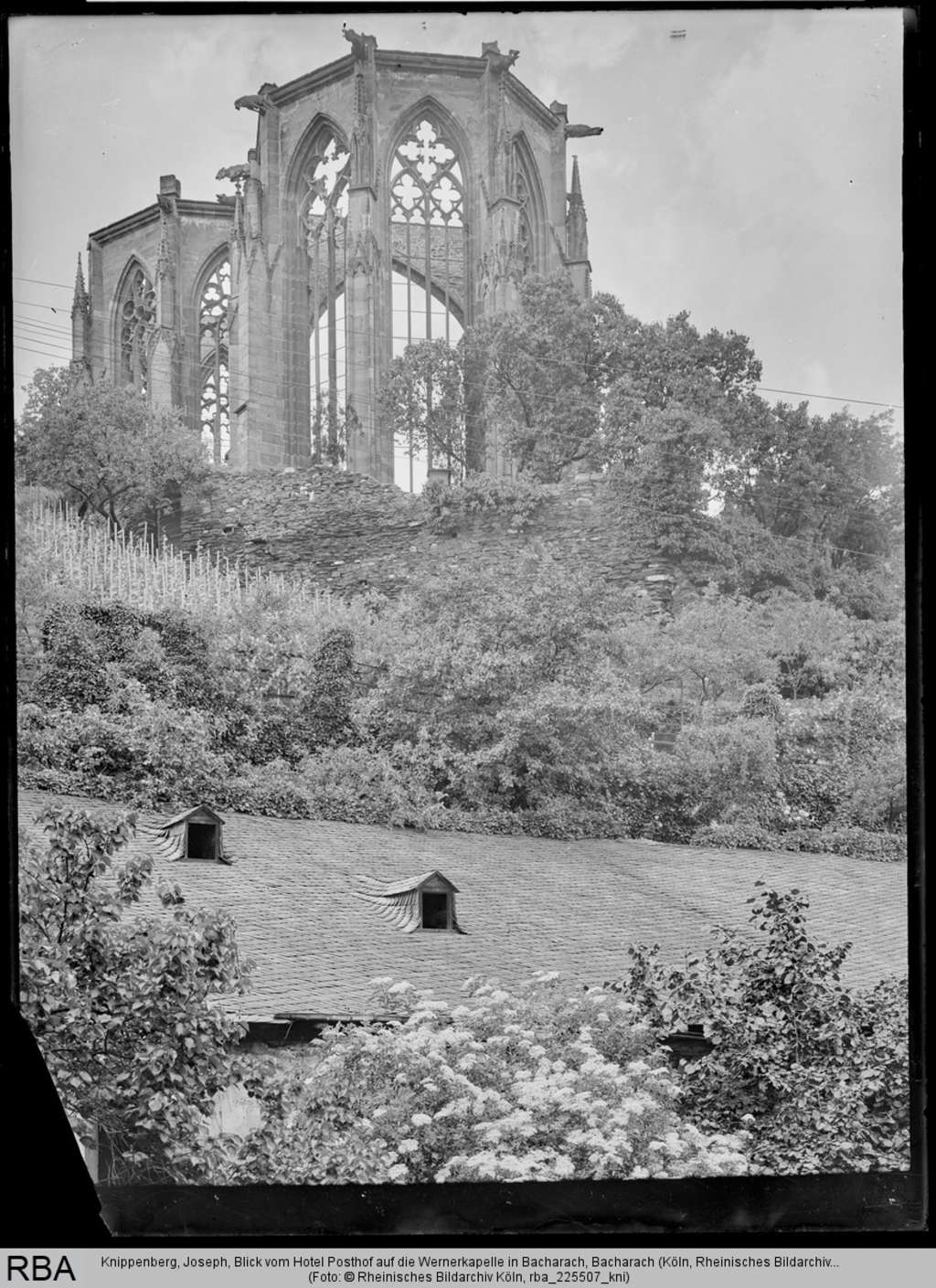 Blick vom Hotel Posthof auf die Wernerkapelle in Bacharach Foto Knippenberg