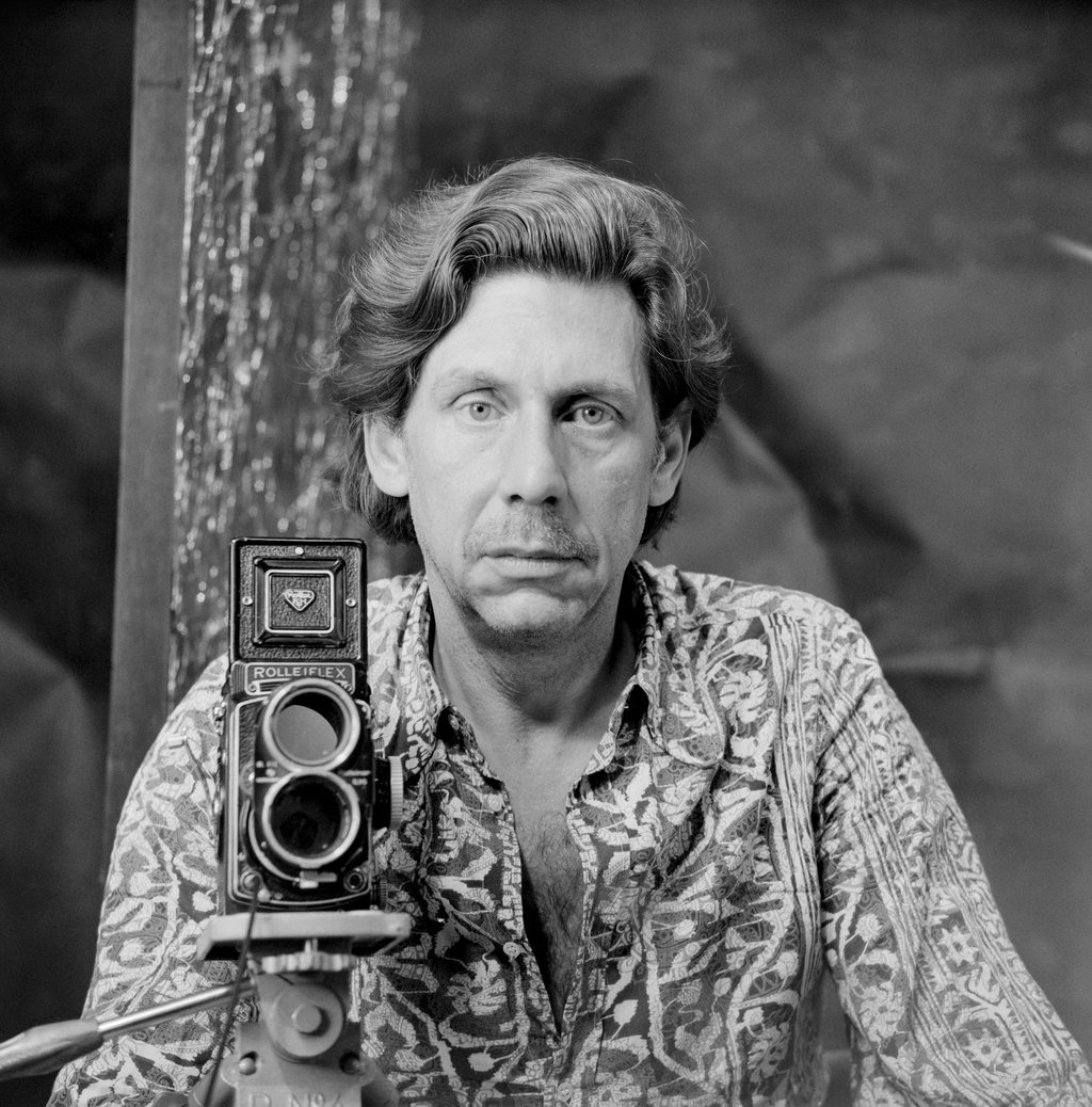 Selbstbildnis des Kölner Fotografen Chargesheimer mit Kamera