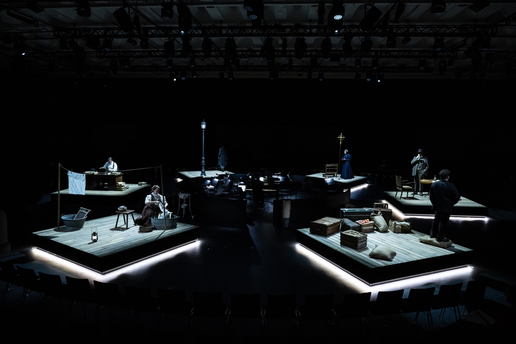 Szene aus dem Stück "The Strangers"