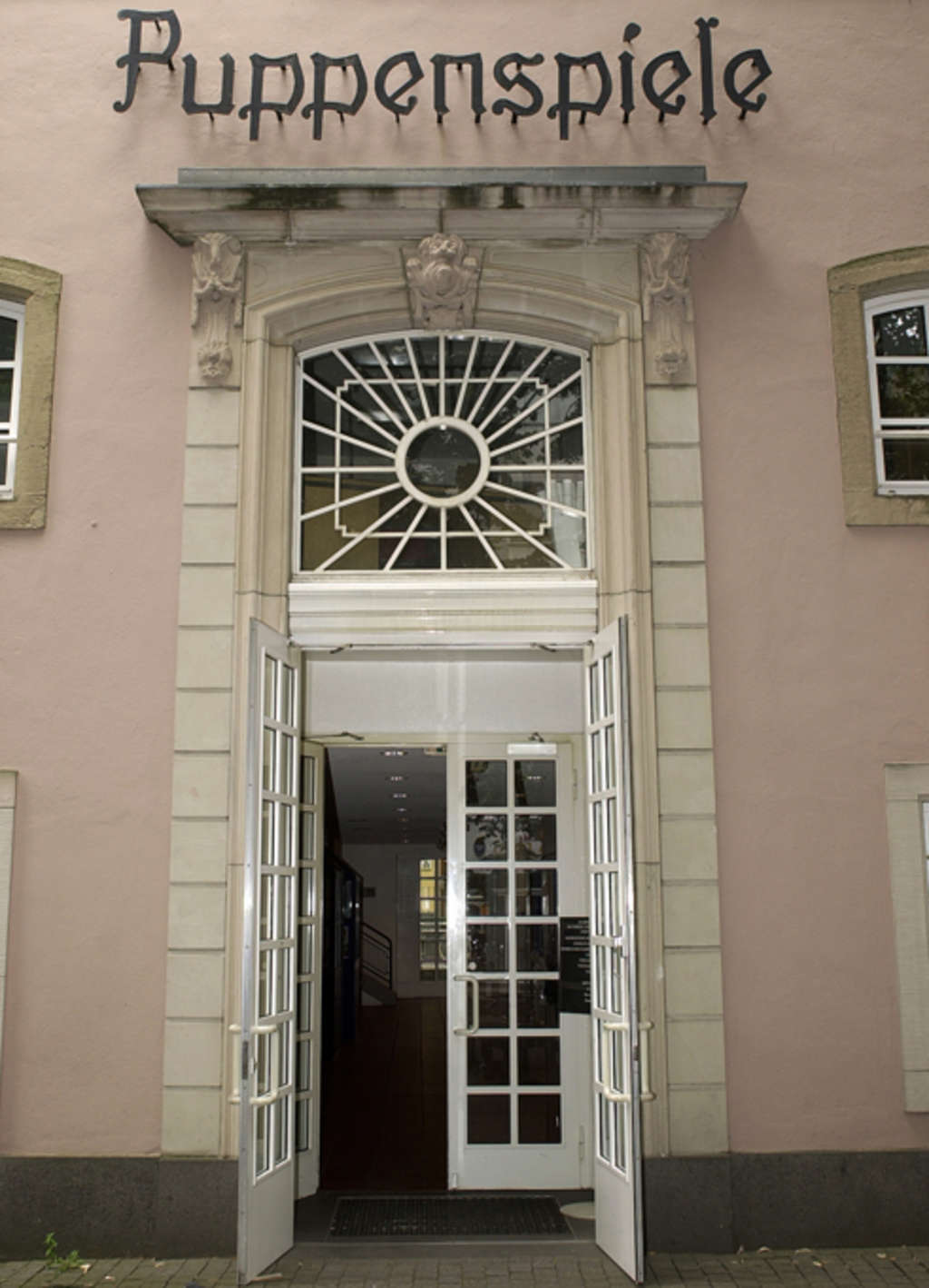 Eingangstüre des Hänneschen-Theaters