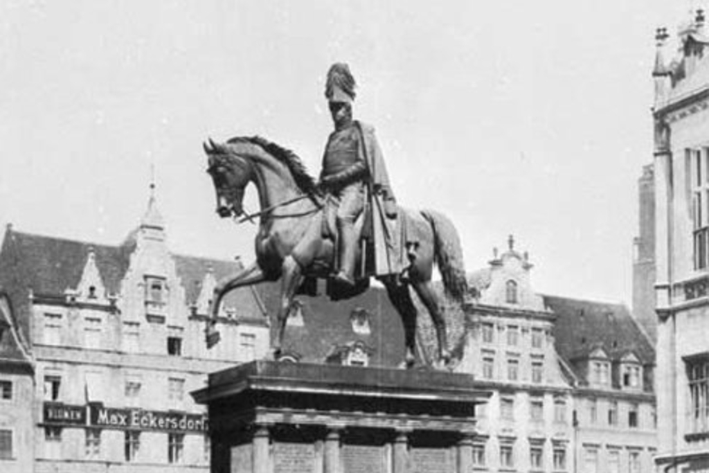 Früheres Reiterstandbild Friedrich Wilhelm III. (1861, nach 1945, Link auf Stilistische Einordnung und weitere Reiterstandbilder