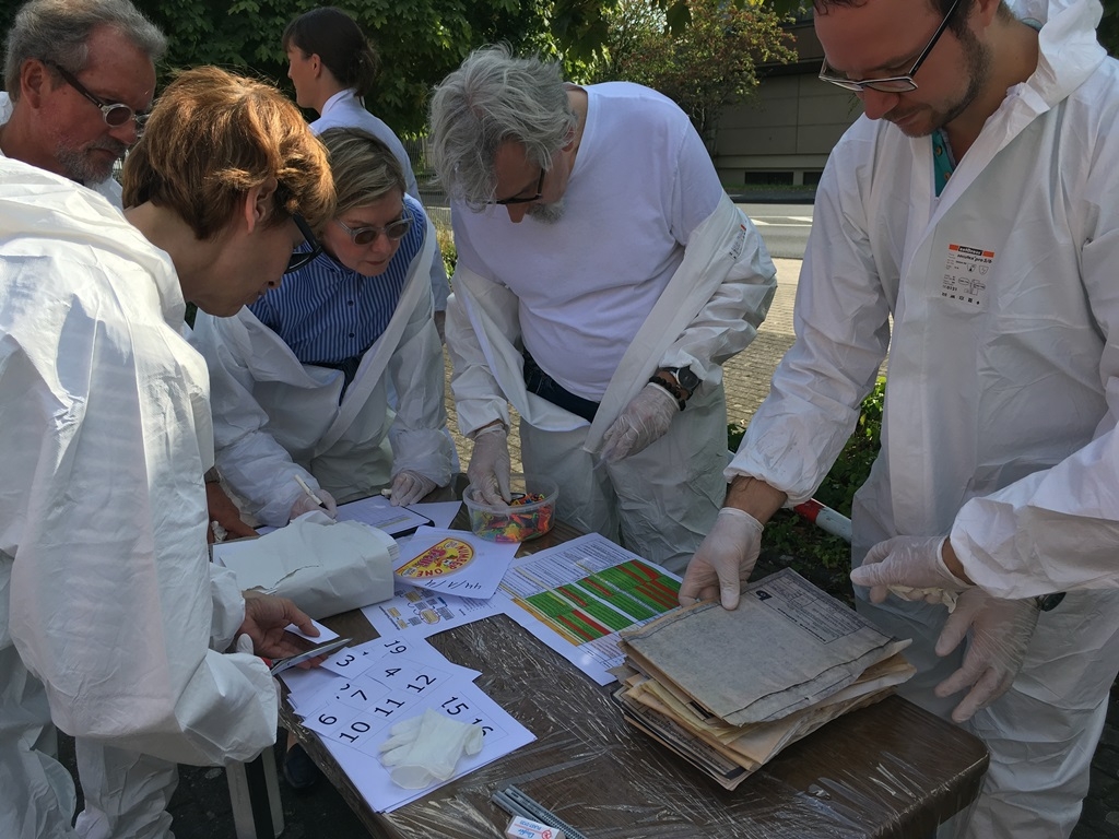 Notfallverbund Übung mit Archivmaterial sichten