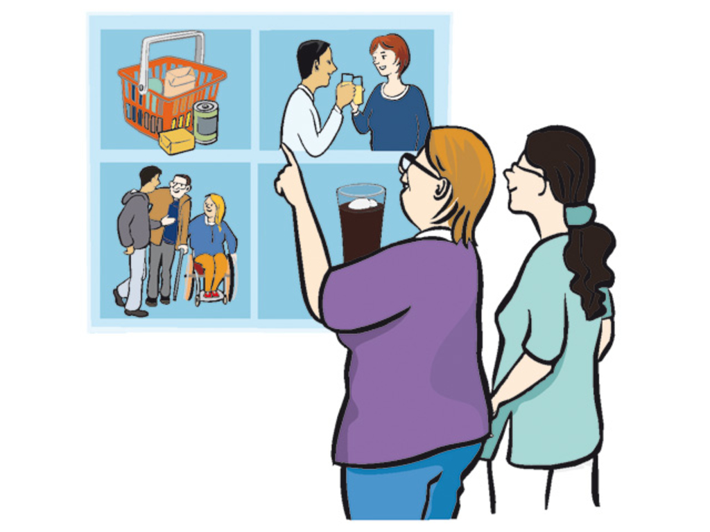 Eine Frau zeigt einer anderen Frau auf Bildern, was sie in ihrer Freizeit machen möchte.