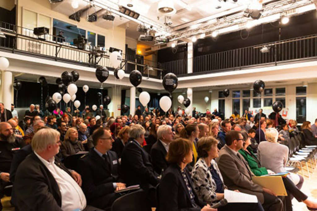 Foto vom Publikum beim Stadtgespräch