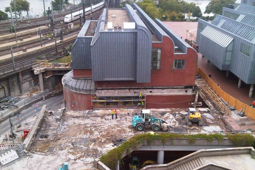 Blick über die Philharmonie Richtung Hohenzollernbrücke nach Deutz