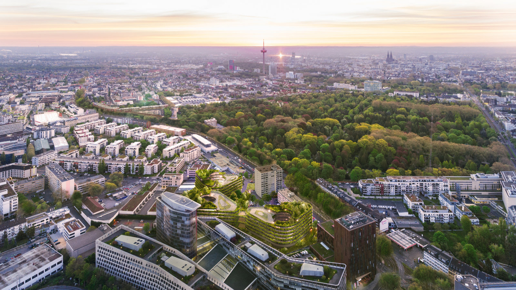Luftbildaufnahme Green Campus mit Oskar-Jaeger-Staße, im Hintergrund ist der Dom und Funkturm zu sehen