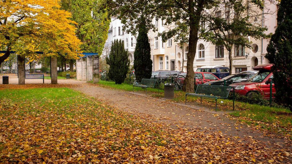 Mitte des Erzberger Platzes, Link auf Umgestaltung der Umgebung des Erzberger Platzes - Stadt Köln