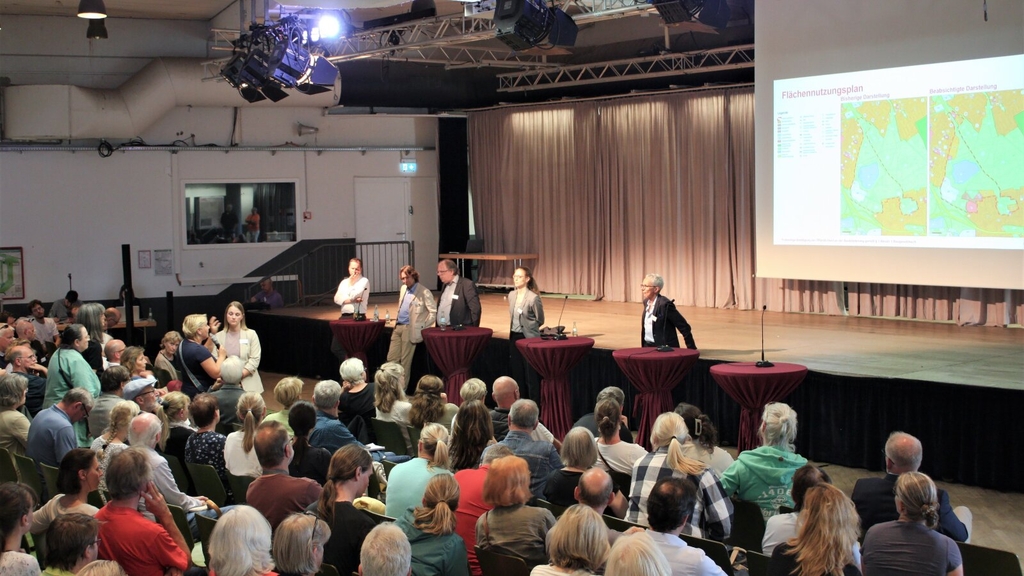 Das Podium beantwortet Fragen aus dem Publikum 