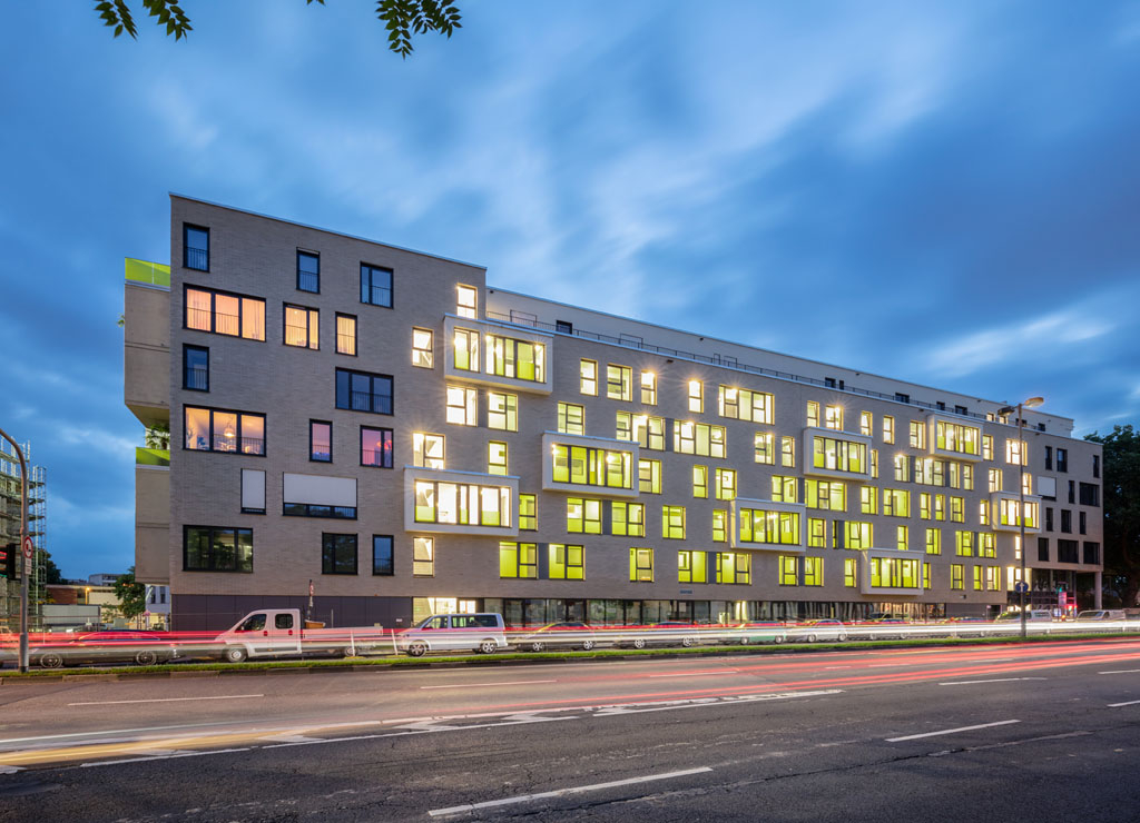 Außenansicht des Gebäudkomplexes "55 Frames" - Blick von der Tel-Aviv-Straße aus