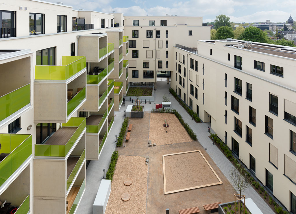 Das in 2017 fertiggestellte Wohnungsbauprojekt "55 Frames" an der Tel-Aviv-Straße - Blick in den Innenhof