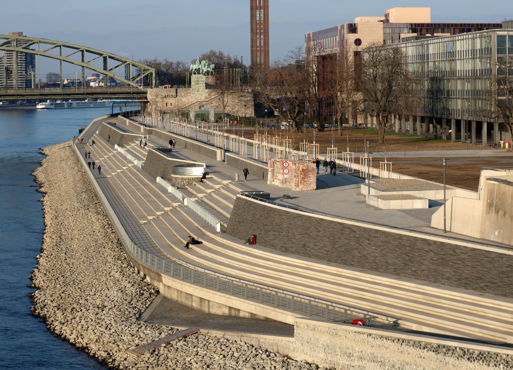 Ansicht auf den Rheinboulevard aus der Vogelperspektive mit Blick Richtung Norden