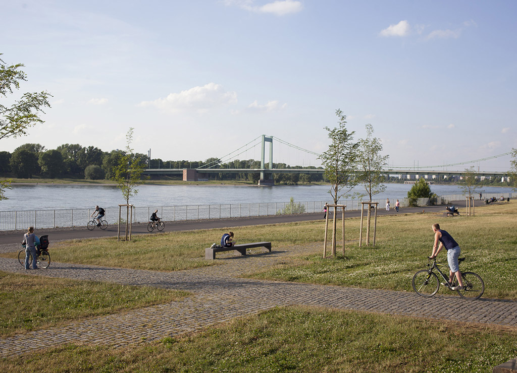 Rheinboulevard Mülheim-Süd mit Grünzug Charlier – Blick Richtung Norden