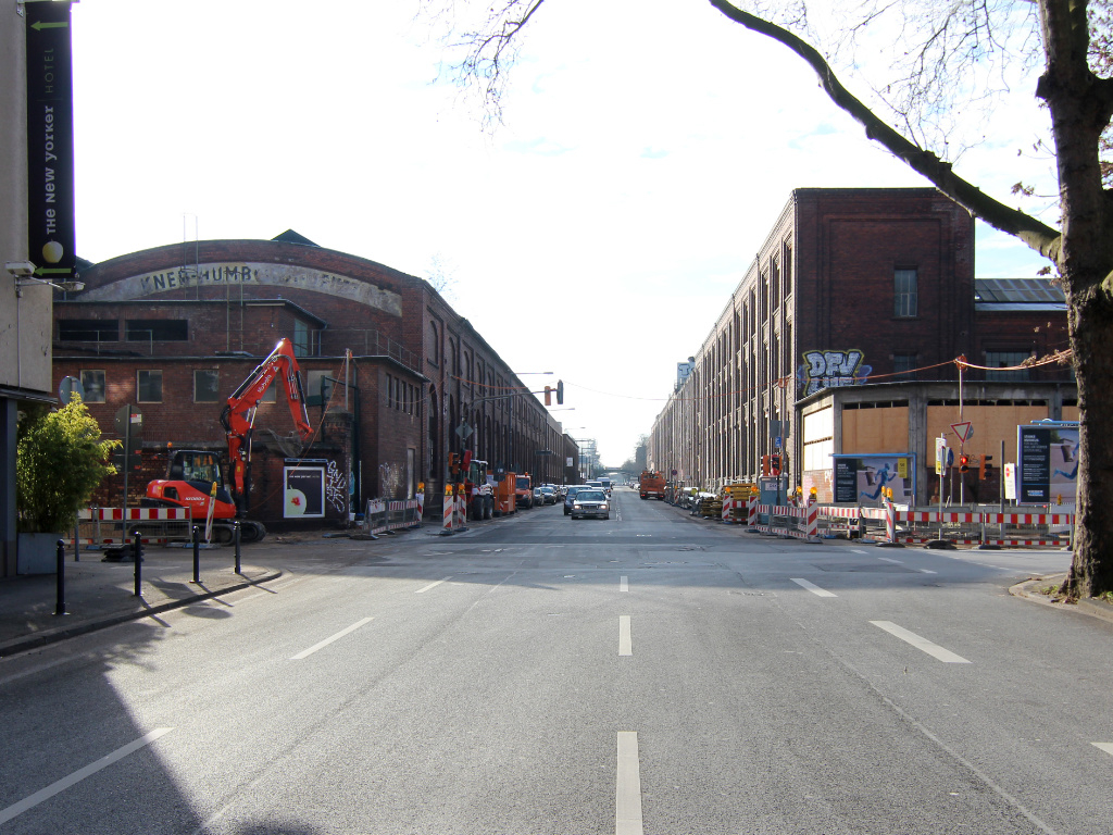 Blick Deutz-Mülheimer Straße in Richtung Süden