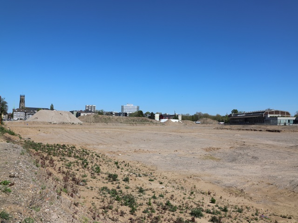 Blick auf die bereits freigeräumte Grundstücksfläche im Deutz-Areal