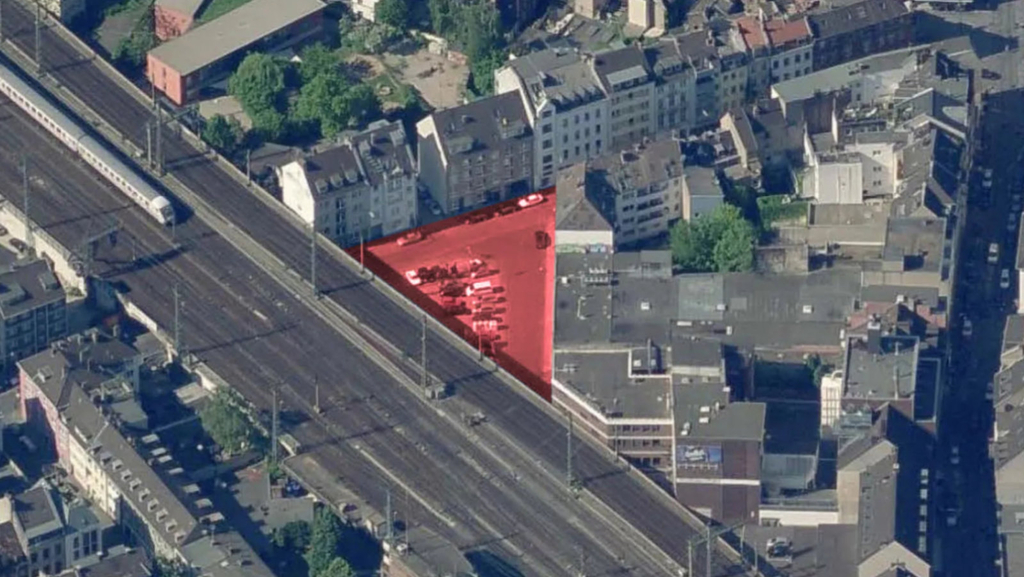 Platz am Salzmagazin aus der Vogelperspektive und in roter Farbe markiert., Link auf Quartiersplatz Am Salzmagazin | Archiv: Beteiligungsportal der Stadt Köln