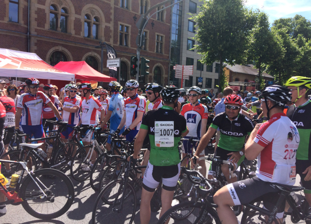 Köln-Düsseldorfer Rad-Koalition auf dem Weg bei "Rund um Köln". 