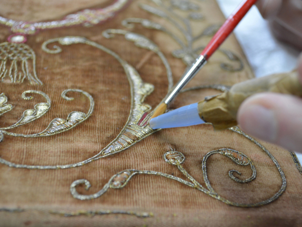 Restaurierung eines Textils