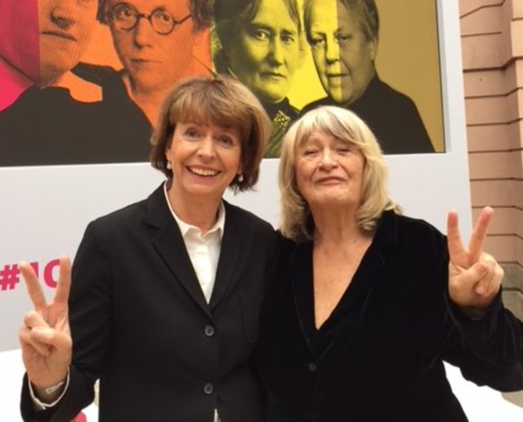 OB Henriette Reker mit Alice Schwarzer beim Festakt 100 Jahre Frauenwahlrecht in Berlin
