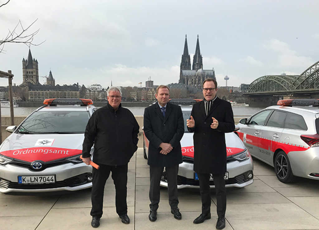 Stadtdirektor übergibt Hybrid-Fahrzeuge an den Ordnungsdienst