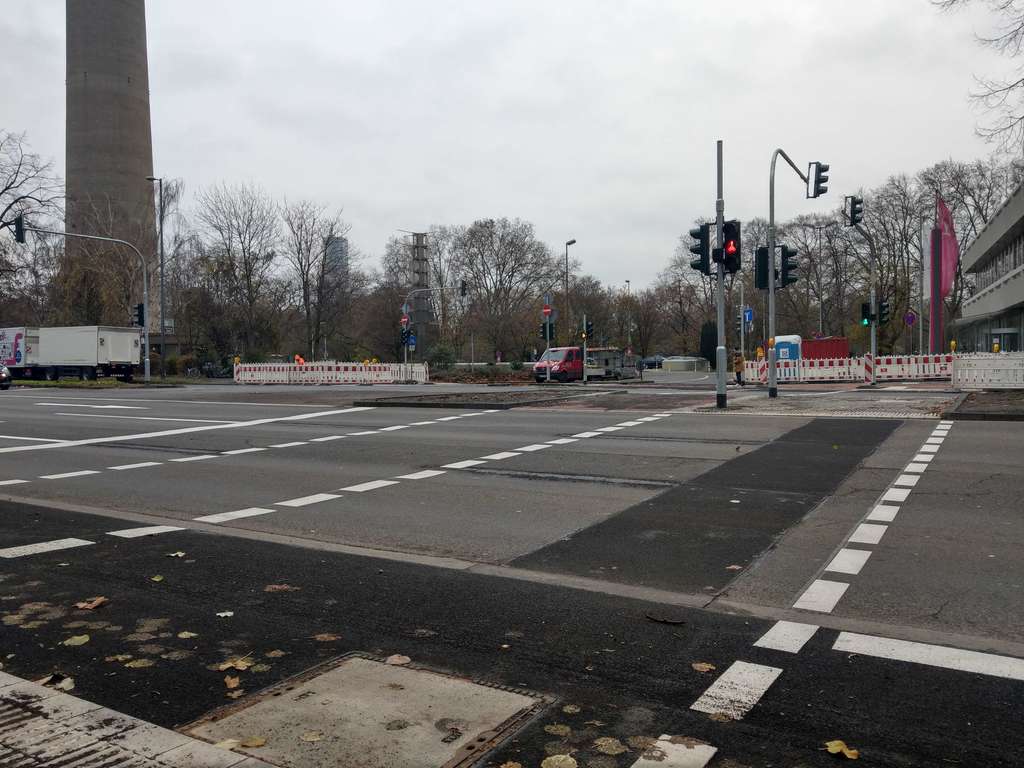 64_66_FOTO_Ueberweg Fernsehturm 1