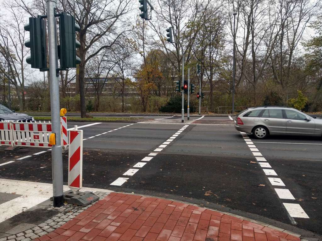 64_66_FOTO_Ueberweg Fernsehturm 2