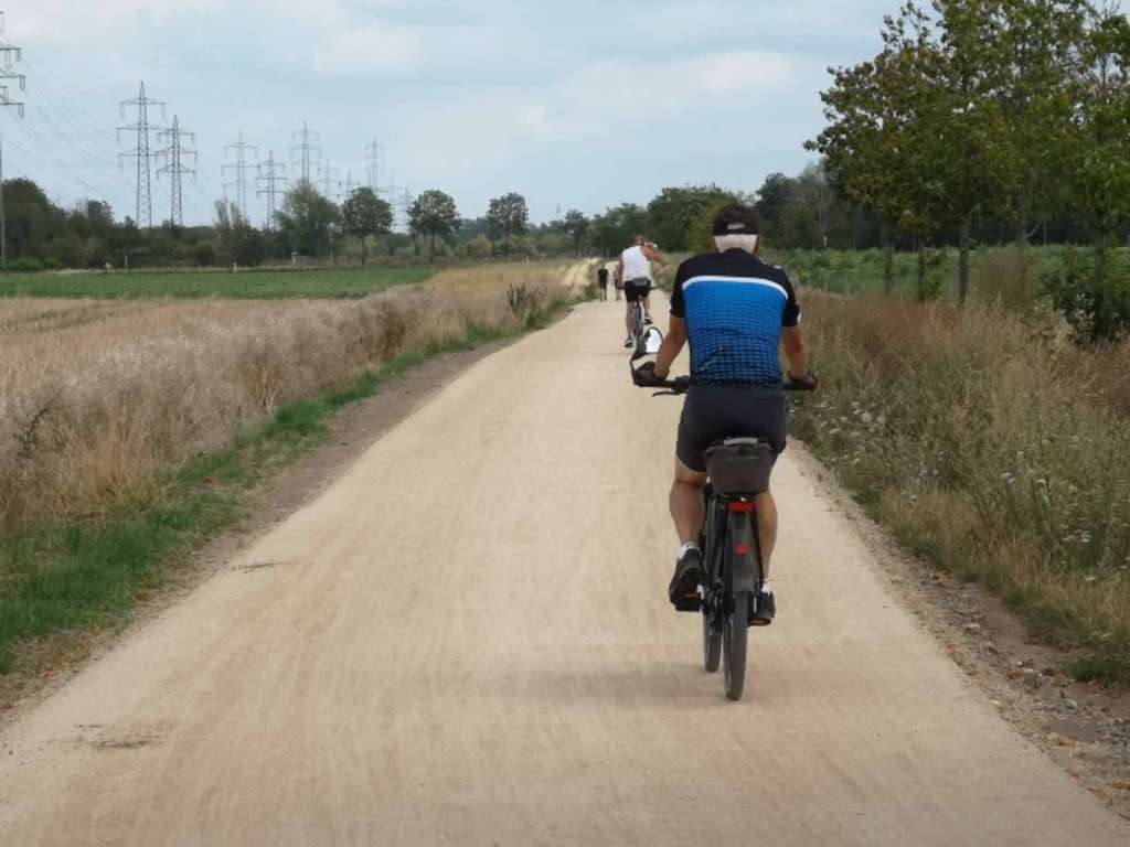 Sanierter Radweg in Köln-Auweiler