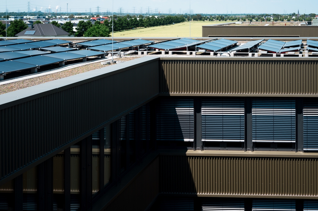 26 Zusestraße Photovoltaik Copyright Stadt Köln Costa Belibasakis _19_