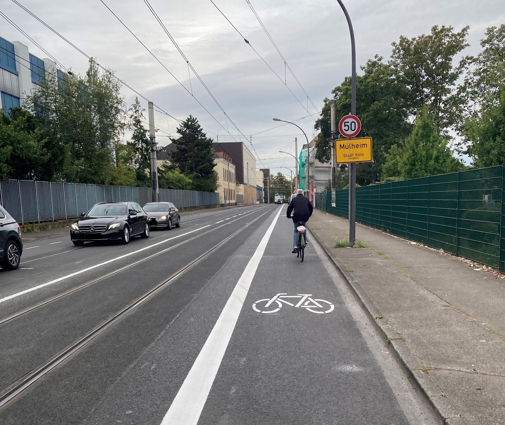 66 Foto Berliner Str. Neumarkierung Radfahrstreifen