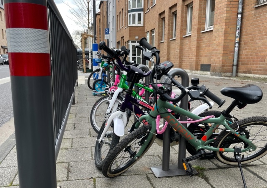 Vogelsanger Straße (nachher_Kinderfahrrad-Abstellanlage)