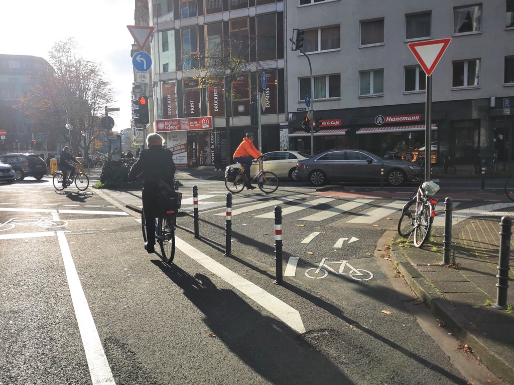 Iii 68 Foto Plan F-award 1 Abbau Freilauende Rechtsabbieger Venloer Straße Kamekestraße
