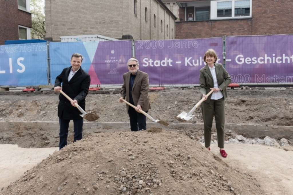 Spatenstich für die Freitreppe
