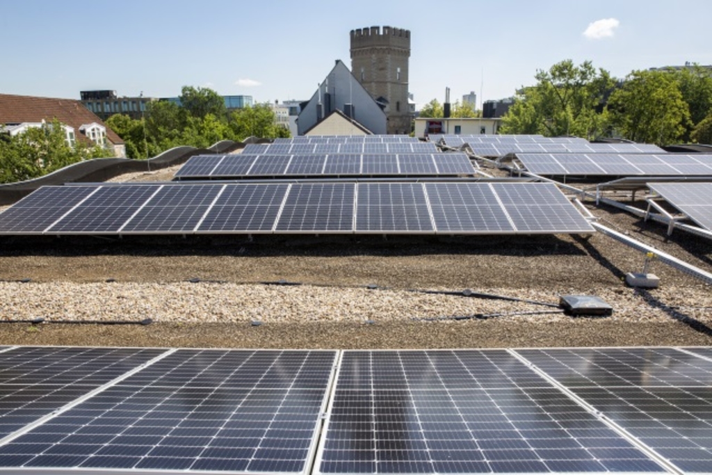 Severinswall Photovoltaik Copyright Stadt Köln Michael Bause Klein