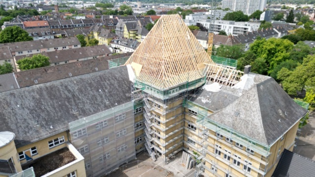 Borsigstraße_Dachstuhl_Wiederaufbau_1