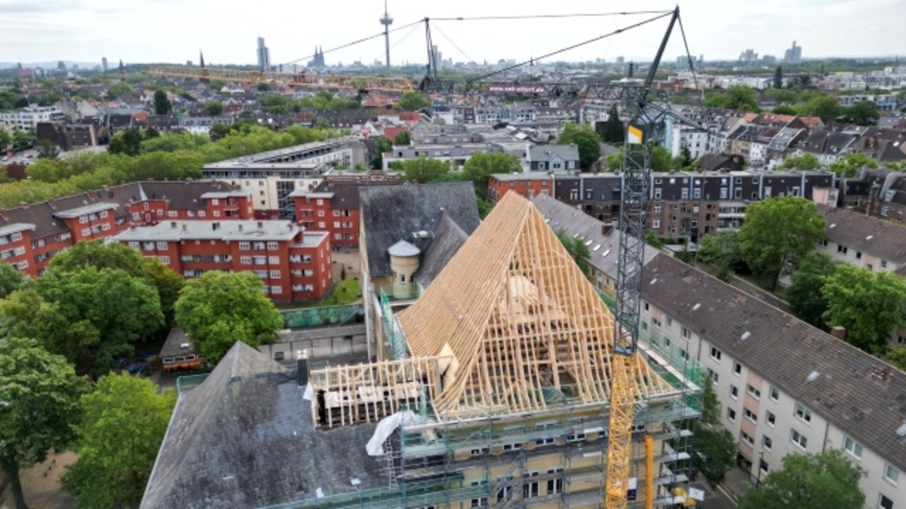 Borsigstraße_Dachstuhl_Wiederaufbau_2