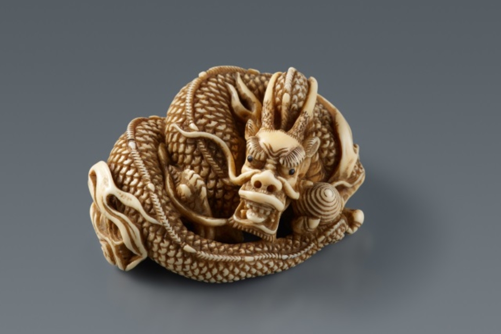 Vii Foto Ausstellung Mok Eingerollter Drache Kyotos Netsuke Klein