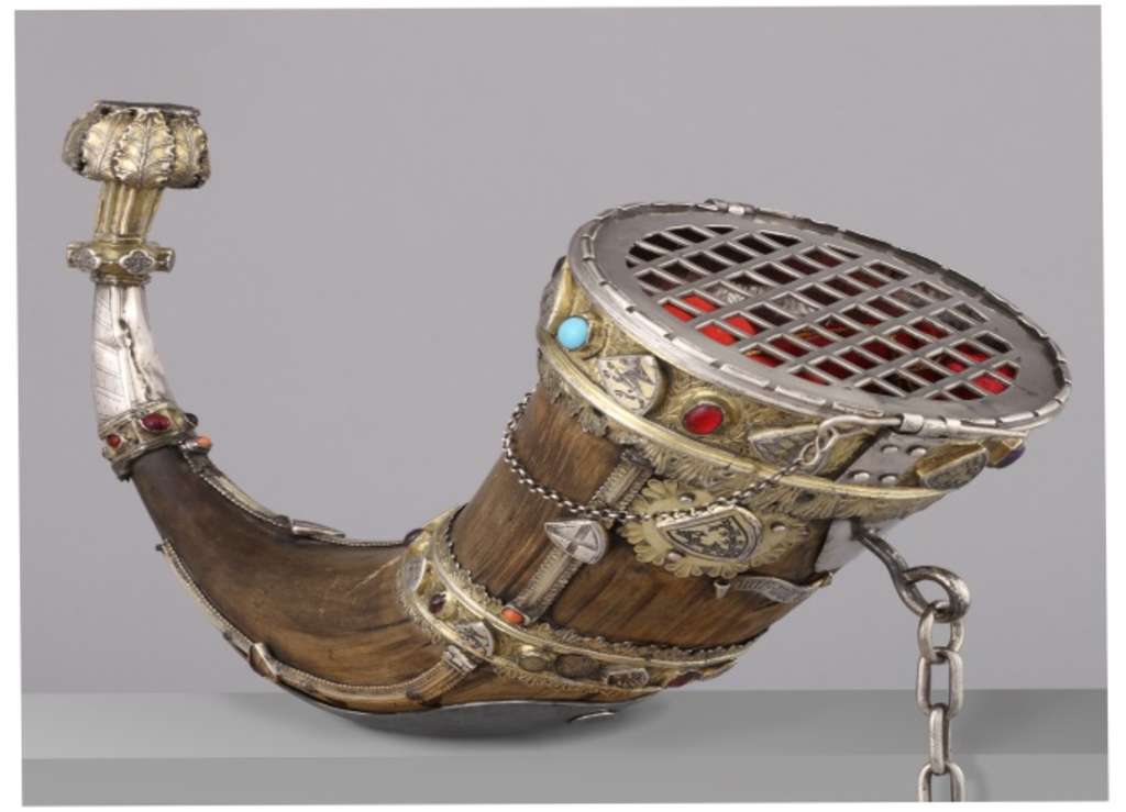 Korneliushorn aus Sankt Severin aus Büffelhorn mit metallenen Verzierungen, 14./15. Jahrhundert