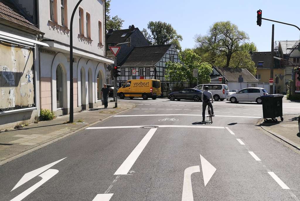 66 Foto Eschenbruchstraße Schutzstreifen 1