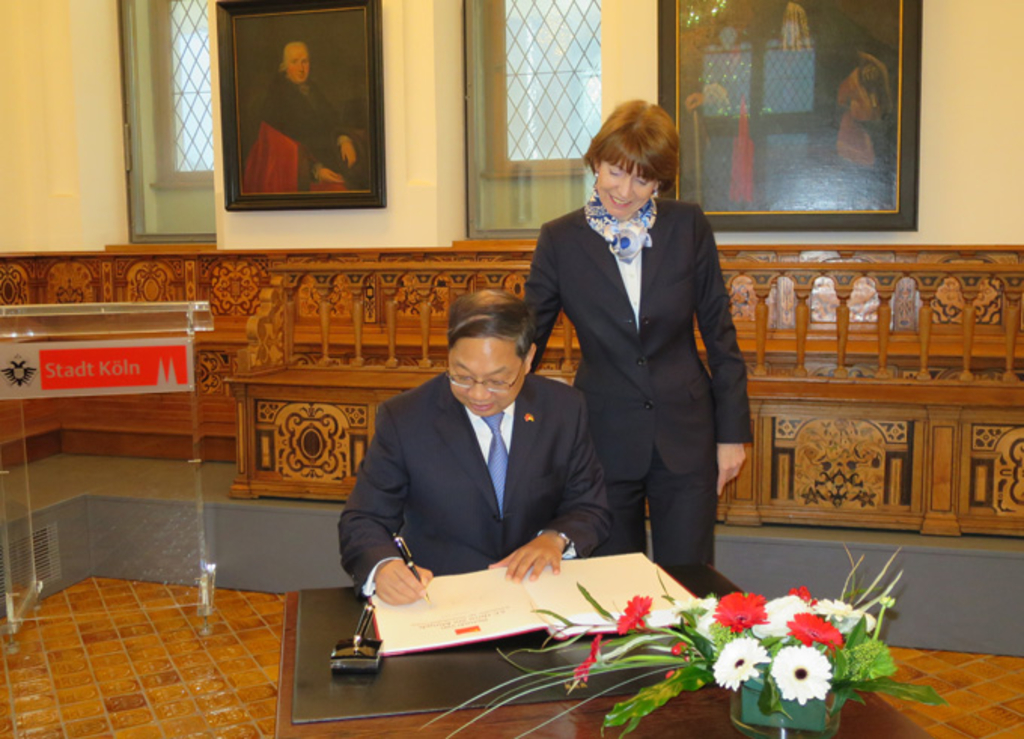 Oberbürgermeisterin Reker und Botschafter Shi Mingde