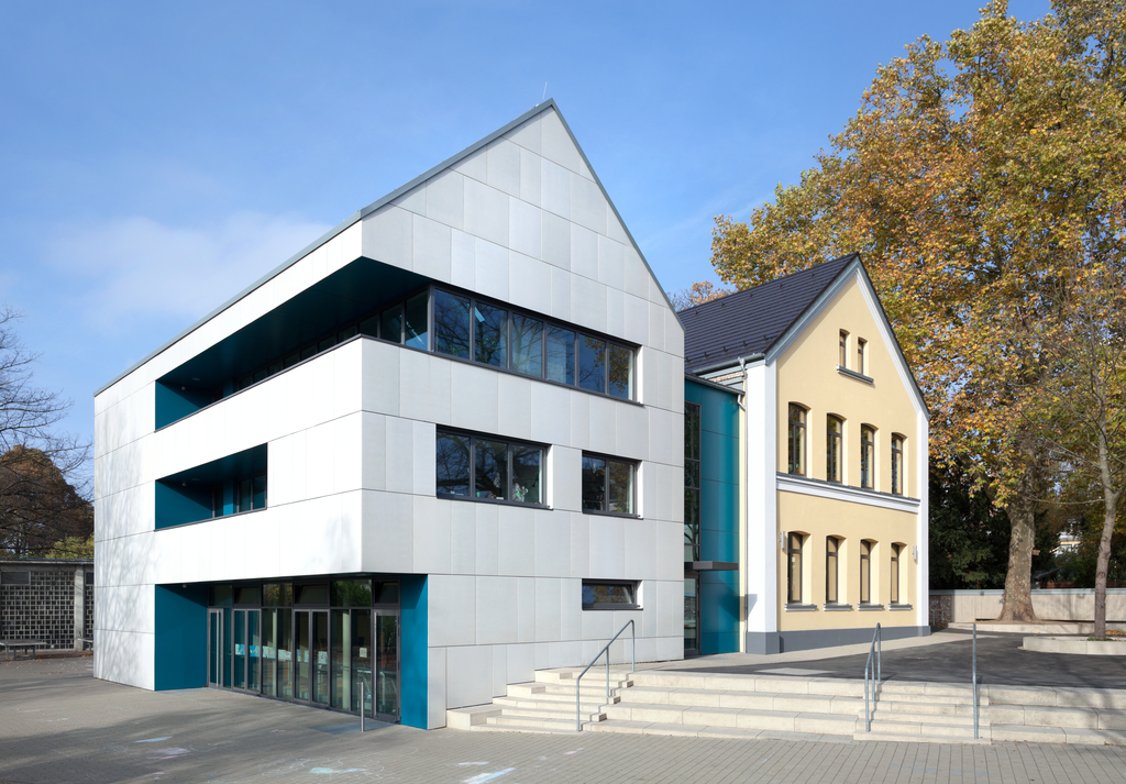 Fassaden Neu und Alt vom Spielplatz